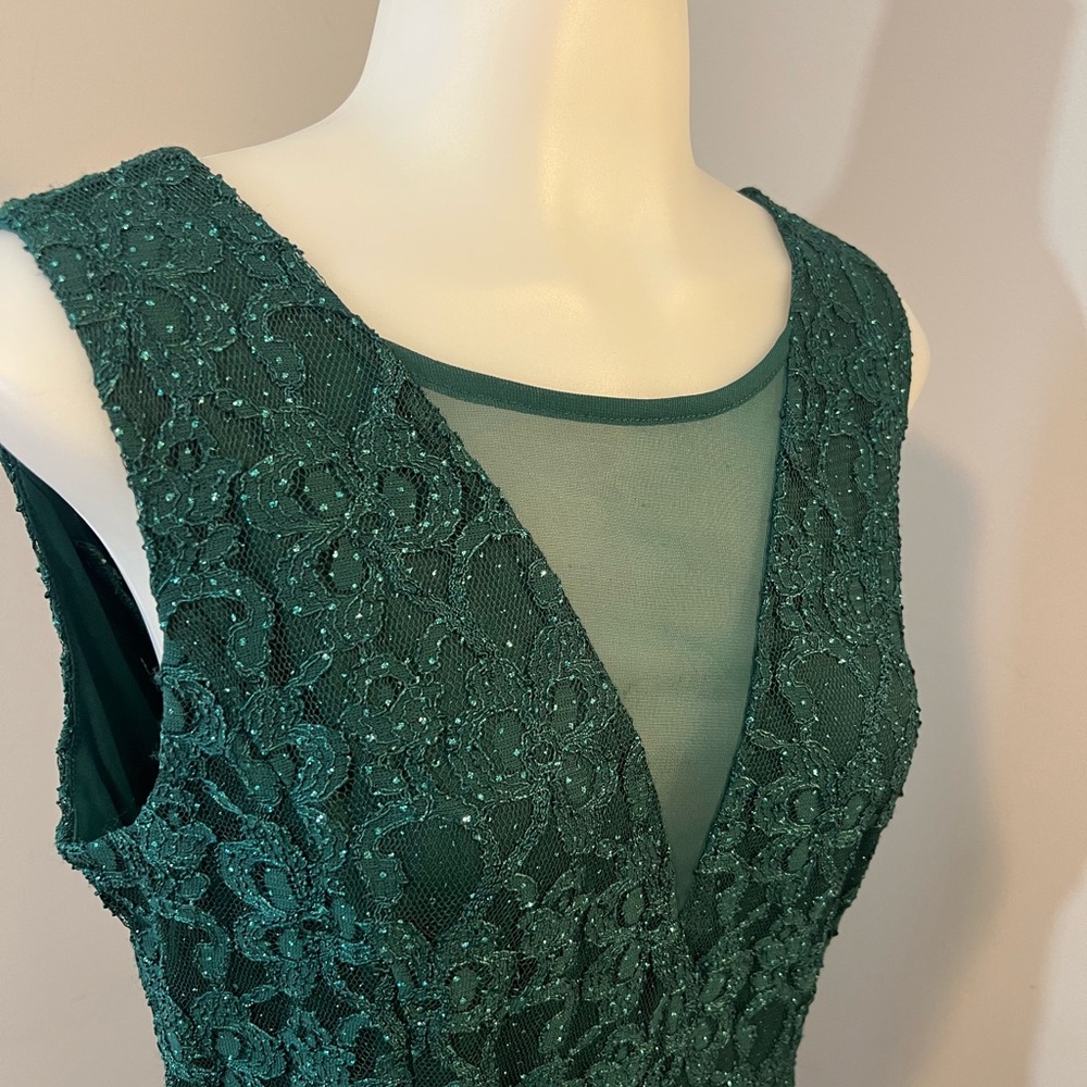 Enfocus Studio Green Plunge Neck Sleeveless Gown - Picture 5 of 14